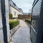 Le Presbytere De Oda ve Kahvaltı Sautour