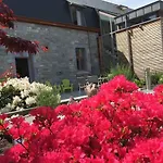 Le Presbytere De Oda ve Kahvaltı Sautour