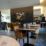 Le Presbytere De Oda ve Kahvaltı Sautour